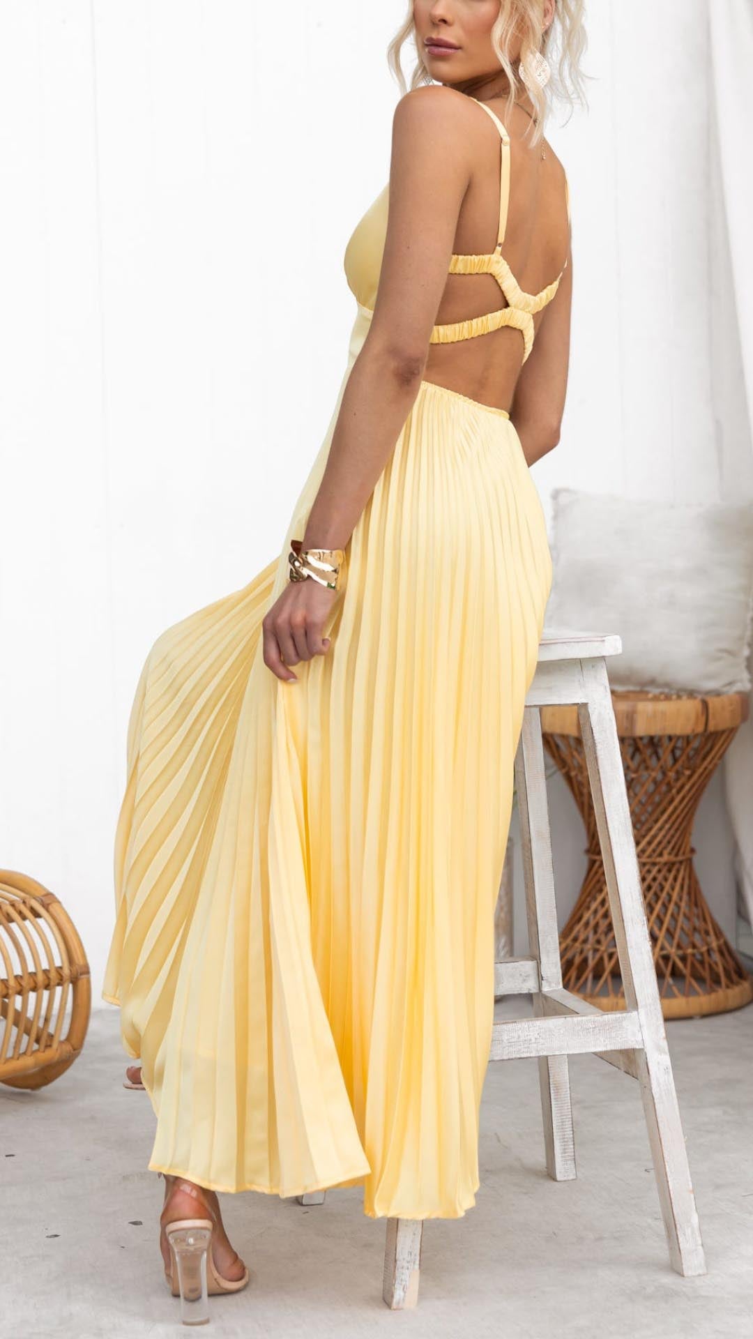 Aby | Gele Plissé V-hals Maxi jurk