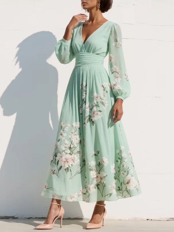 Lichtgroene midi-jurk van chiffon met hartvormige halslijn en bloemenprint