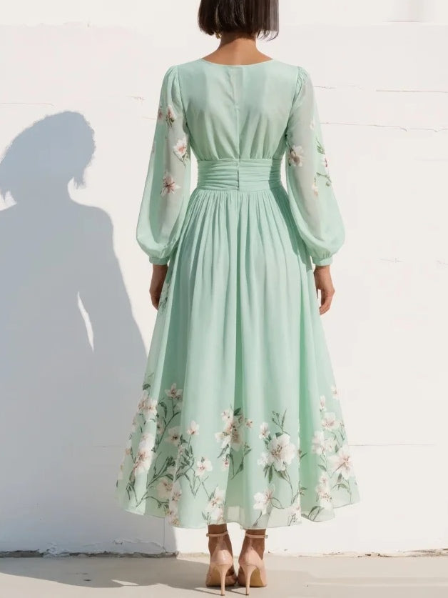 Lichtgroene midi-jurk van chiffon met hartvormige halslijn en bloemenprint